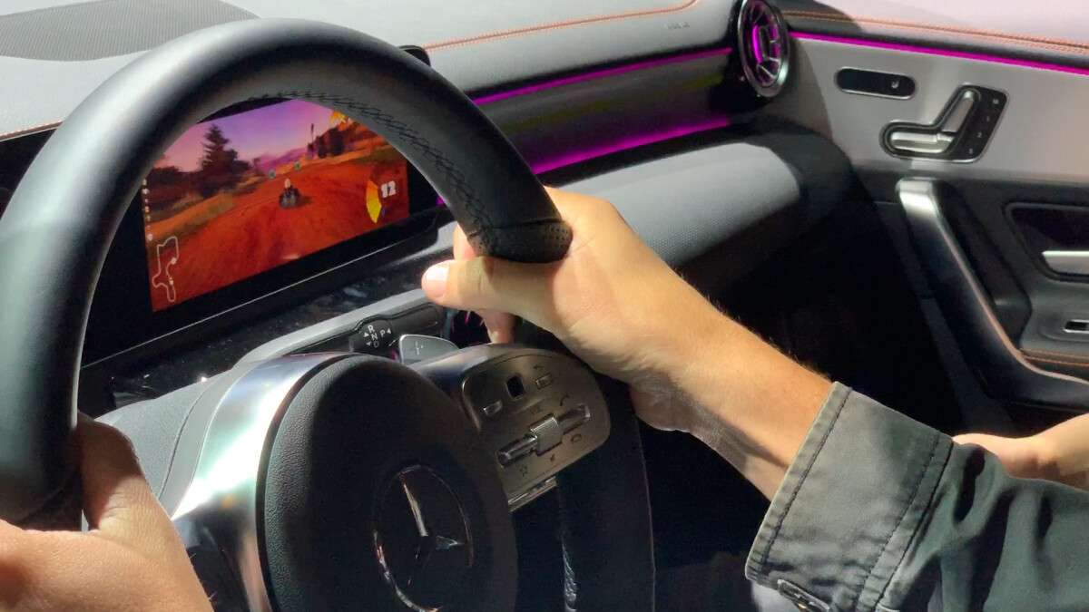 „Mario-Kart” w Mercedesie CLA: ta konsola zawiezie Cię do domu